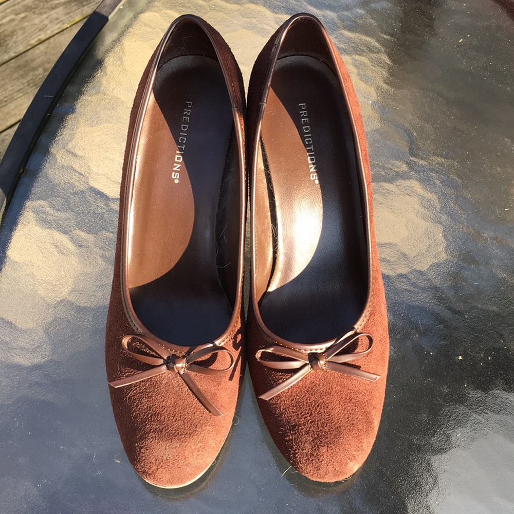 Vintage brown pumps